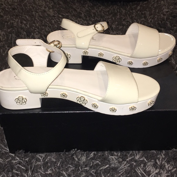 Chanel sandals - Picture 1 of 4